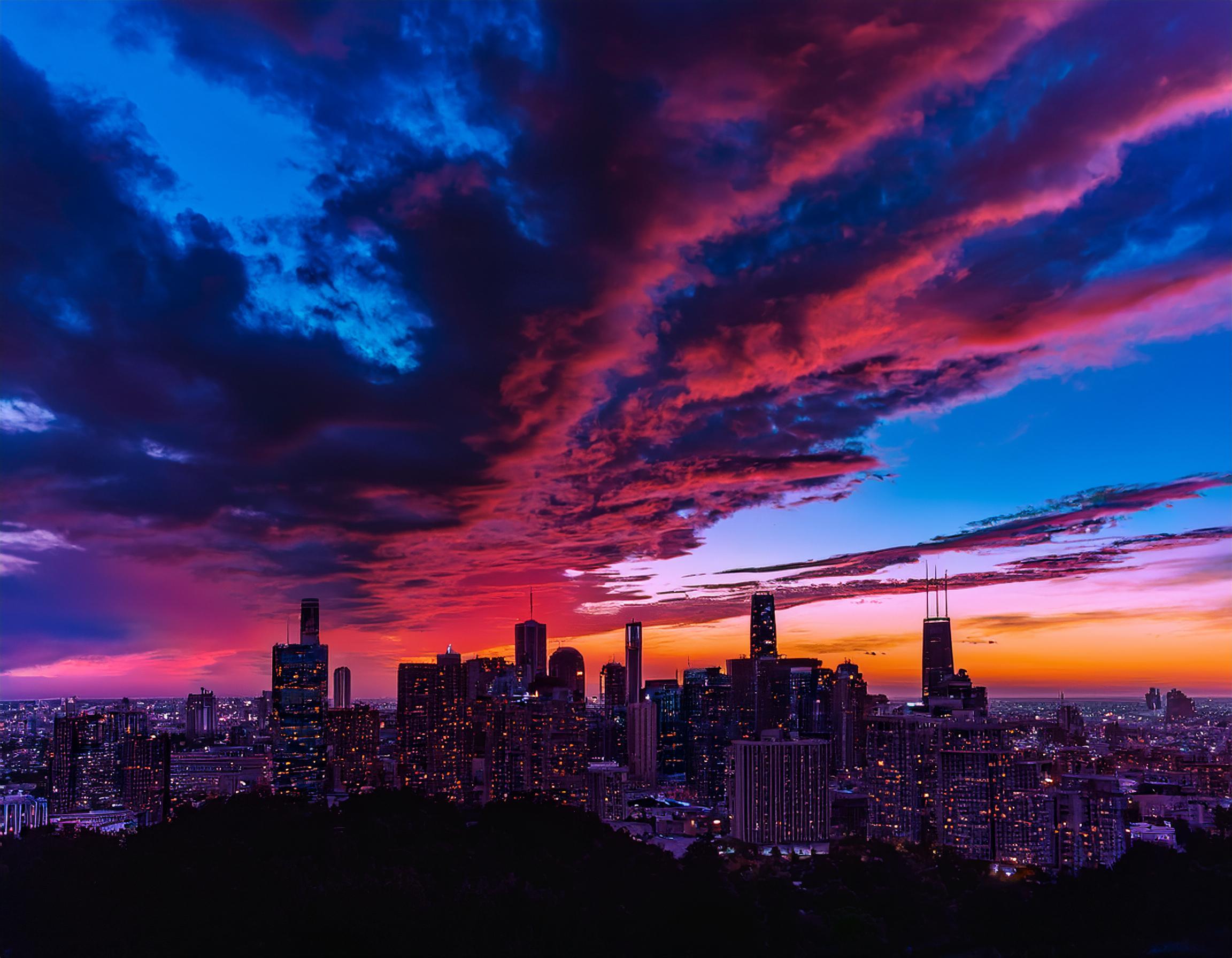 Frankfurt am Main Skyline mit klassischem Bürogebäude